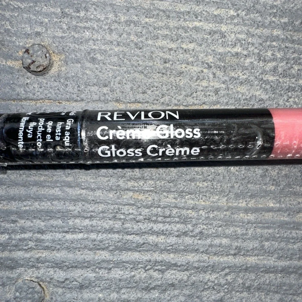 Revlon Crème Gloss 015 0.04 FL Oz 015 Play Up Pink Lip‎ Gloss